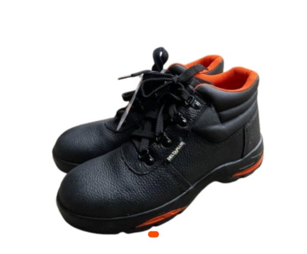Chaussure de sécurité noire DELTAPLUS P39,40,41,42,43,44,45 – Haute résistance et confort optimal
